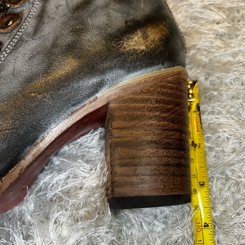 Freebird Stylish Gray Leather Ankle Boots - Picture 9 of 10